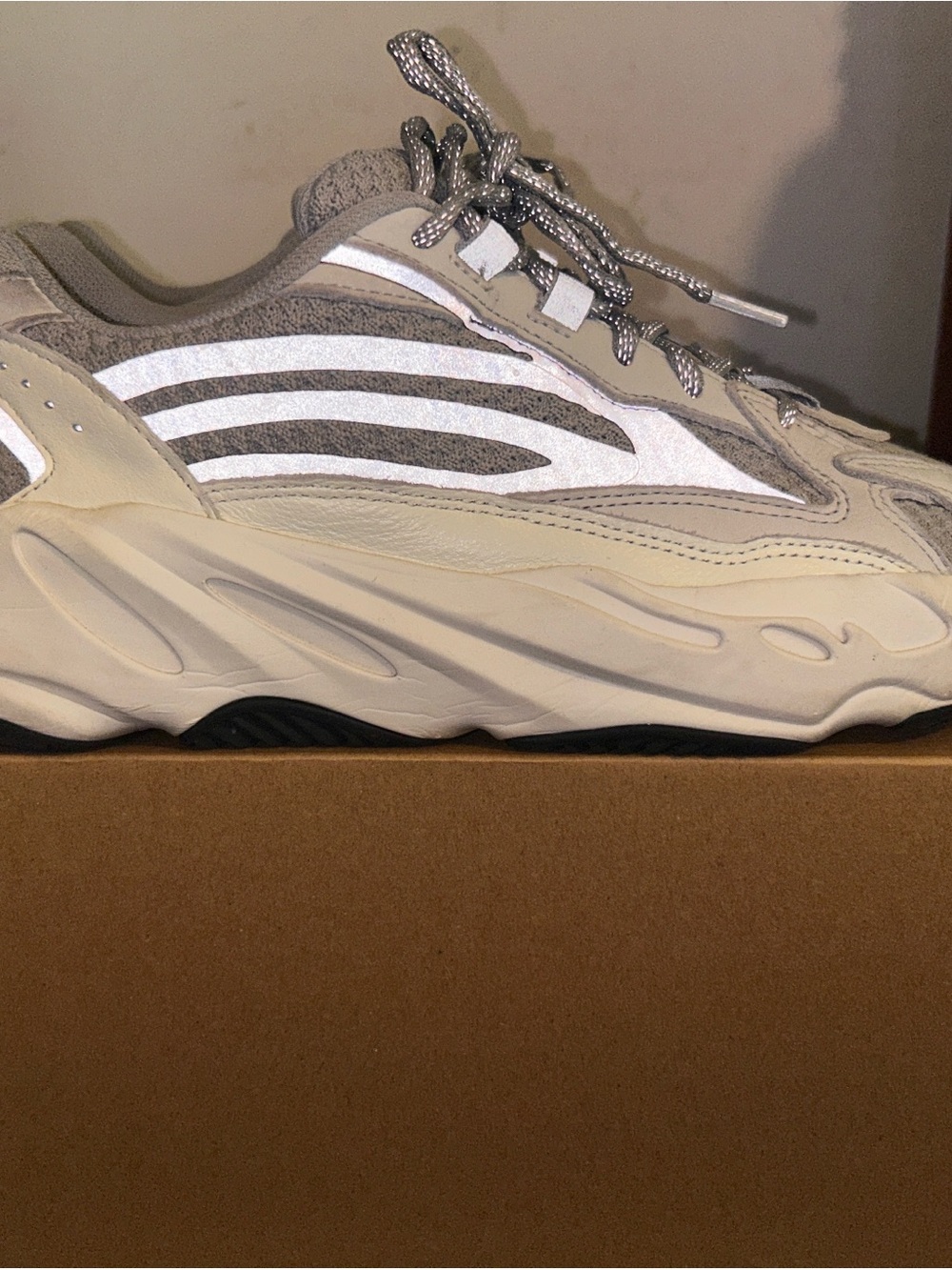 Men’s Yeezy 700 STATIC Foam runner white and Gray Reflective Lifestyle Sneakers